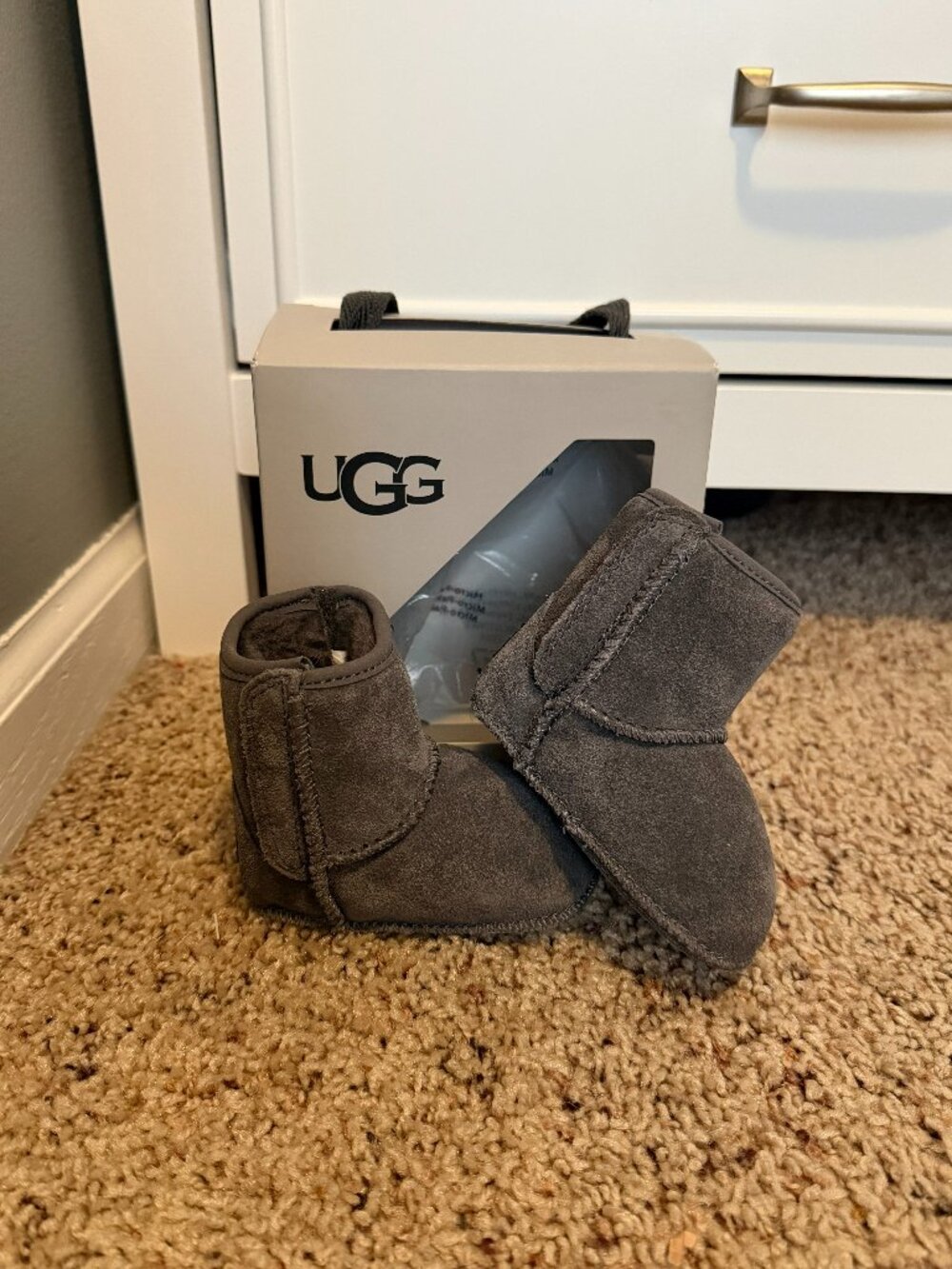 NIB UGG Grey Baby Classic Boots Size 0/1 Baby Booties XS UGG Australia Infant